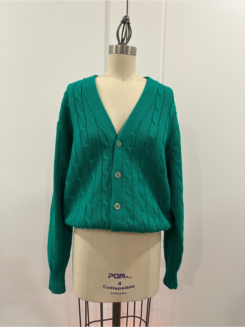 Vintage Green Cable-Knit V-Neck Button Cardigan
